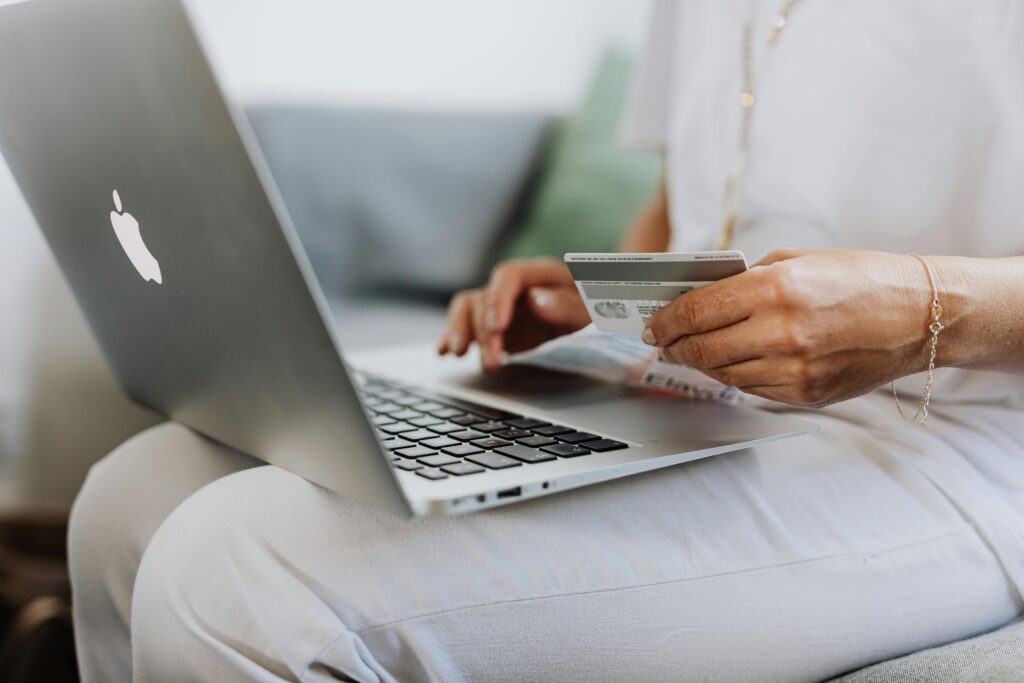 holiday online shopping tips for seniors